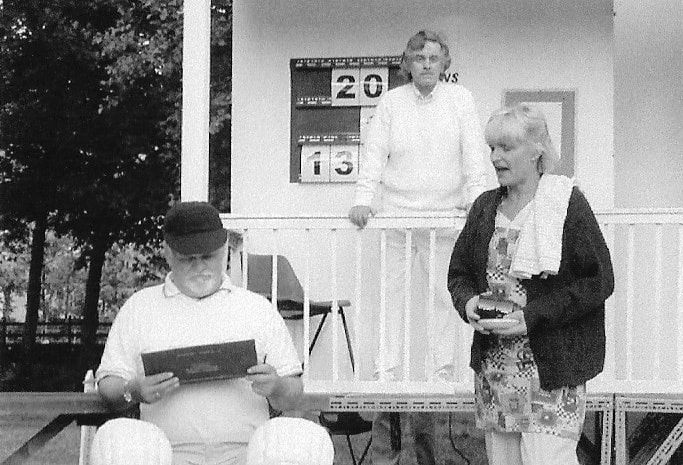 Outside Edge, High Tor Players 2002, picture 2